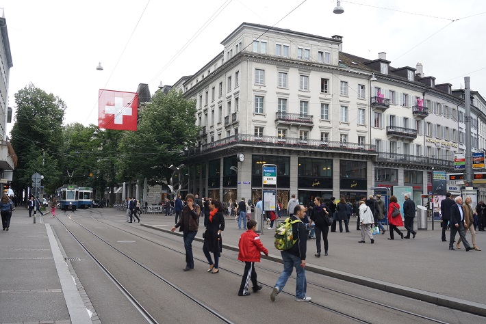 Am Paradeplatz in Zürich in der Bahnhofstraße