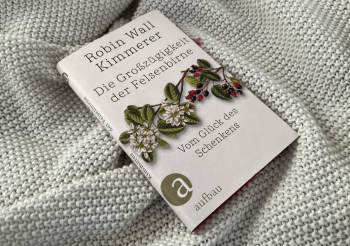 Rezension :»Die Großzügigkeit der Felsenbirne« Robin Wall Kimmerers Plädoyer für die Schenkökonomie